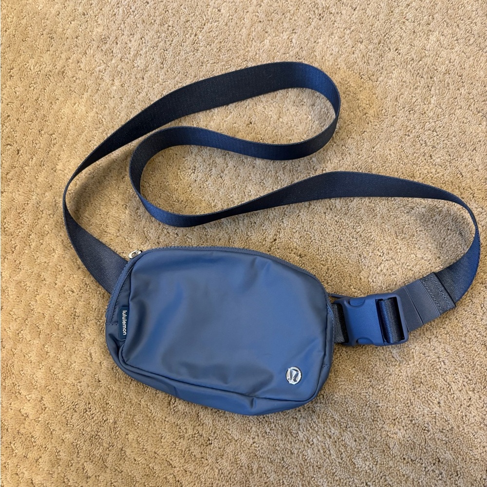Lululemon everywhere belt bag large with extra long strap
